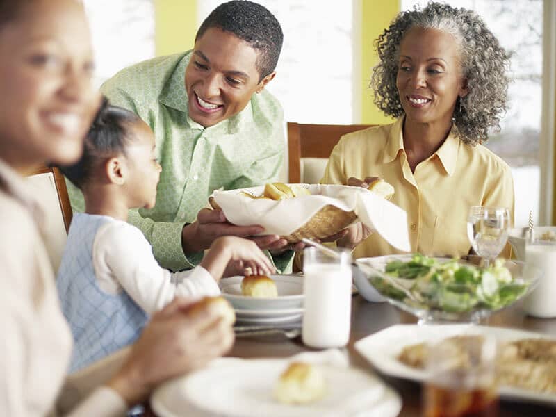 7 Reasons Family Dinners are Important | Benefits of Family Dinners
